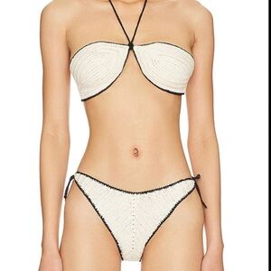 Solid & Striped : Azalea Bikini Set
Color:Eggshell & Blackout